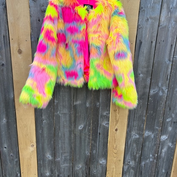 Fabulous faux fur jacket - Picture 7 of 8